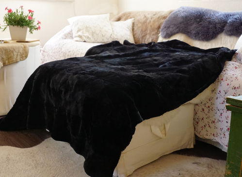 Wunderschöne Decke sehr weiches Schaffell schwarz glänzend 200x160 cm Tagesdecke Überwurf